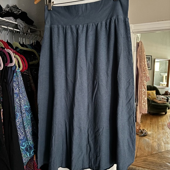 Gaia Conceptions | Navy Blue Simplicity Short Skirt - Picture 2 of 7